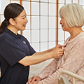 着替えの介護